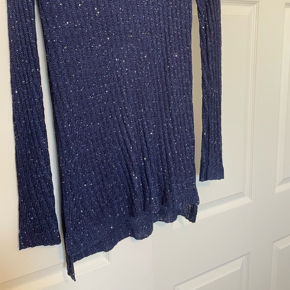 Pretty sweater - Picture 2 of 2